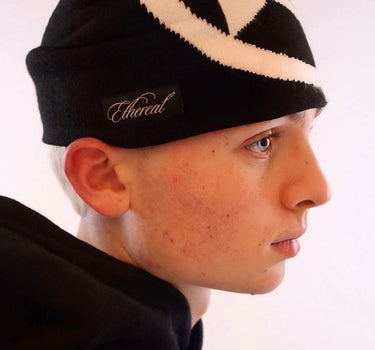 JET BLACK ESSENTIAL BEANIE
